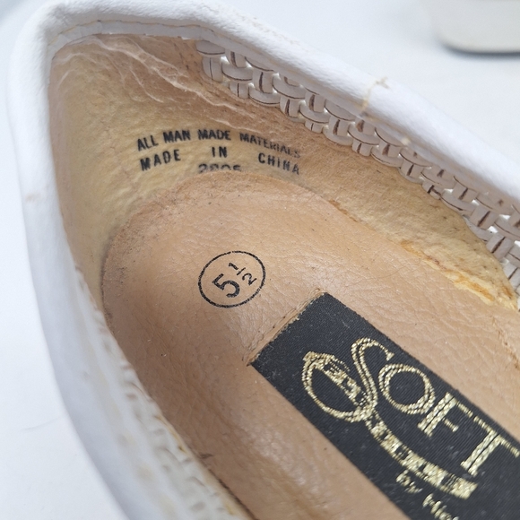Soft Flexible By Highlights Vintage White Eyelet Faux Leather Pumps Boho Sz 5.5 - Picture 9 of 10